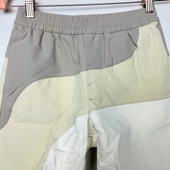 Outdoor Voices NWT Truffle Calcite Milk Stone RecTrek 7” Colorblock Short SZ 2XS - Picture 3 of 7